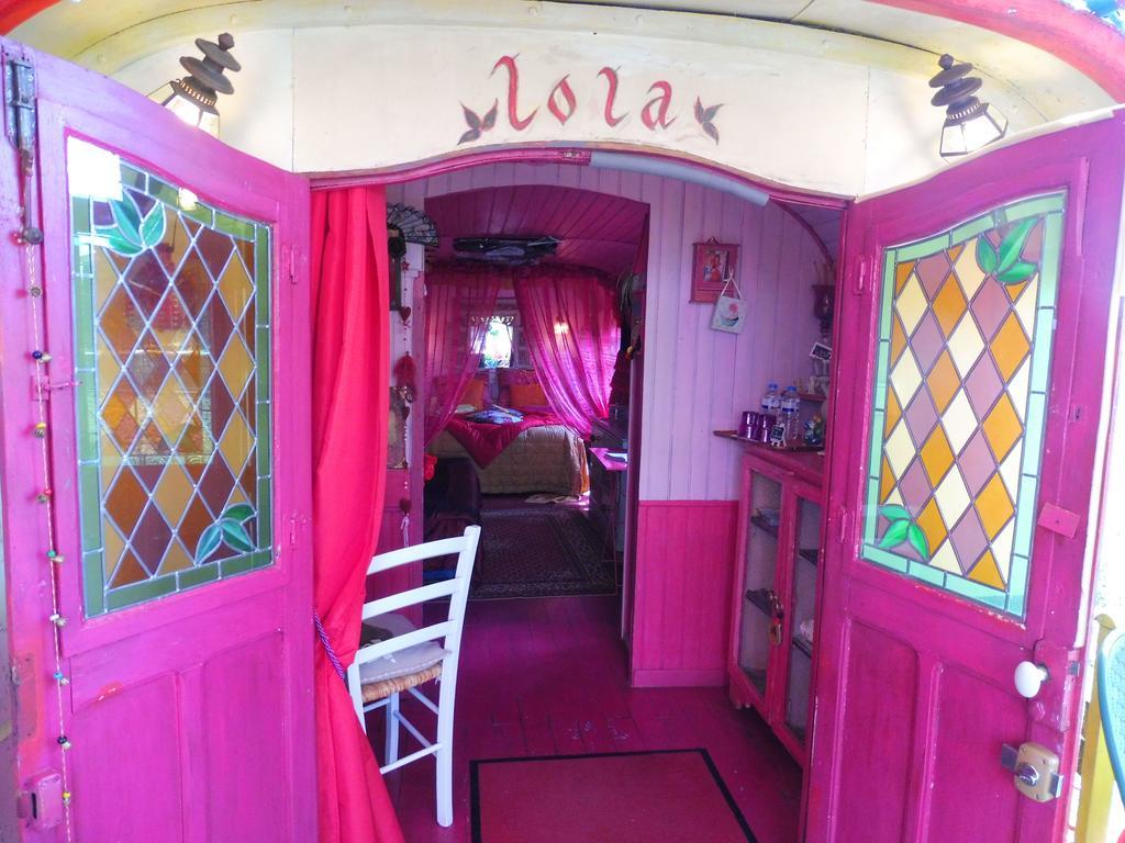 La Celle  La Roulotte De Lola - Chambre D'Hotes מראה חיצוני תמונה