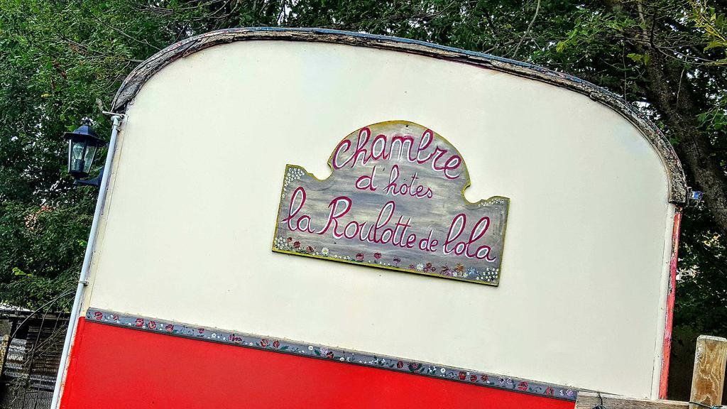 La Celle  La Roulotte De Lola - Chambre D'Hotes מראה חיצוני תמונה